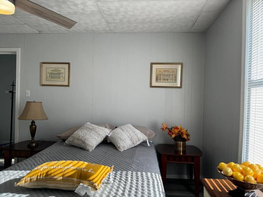 Apartment Tranquil Home, Master Suite, Zen Room, Pittsburg, Canton Avenue, Banksville Pittsburgh
